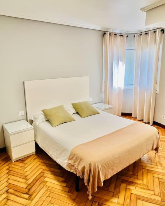 Apartamento En El Centro De Vigo 2 Habitaciones ภายนอก รูปภาพ